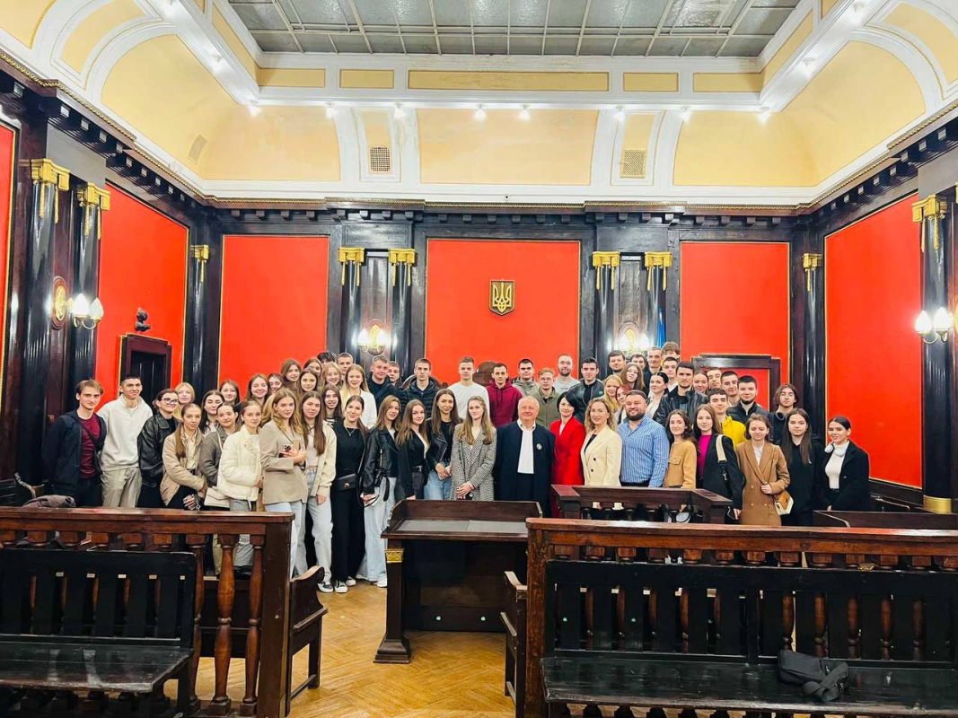 Фото з відвідин суду