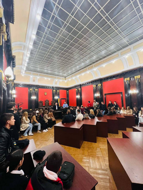 Фото з відвідин суду