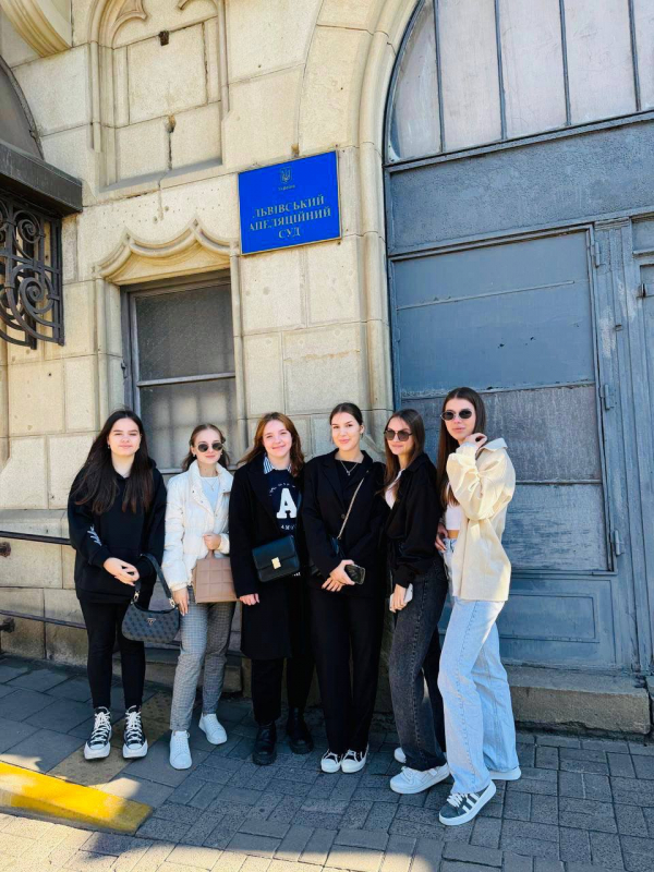 Фото з відвідин суду