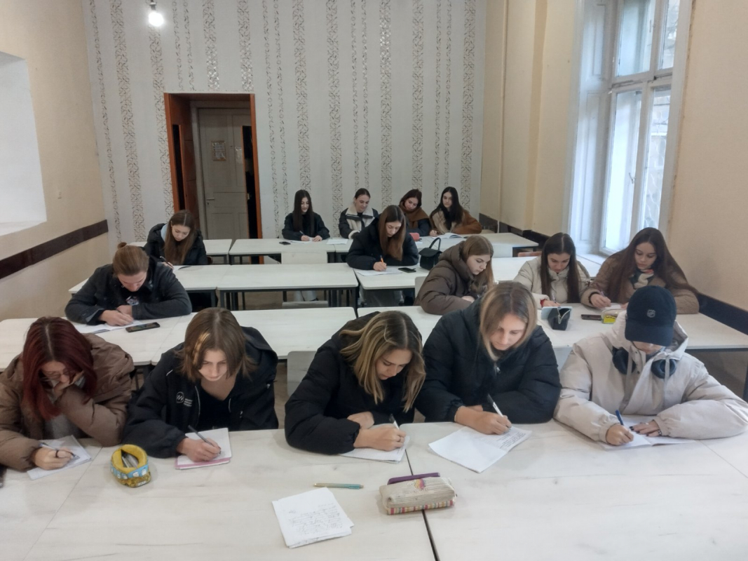 Фото із заходу