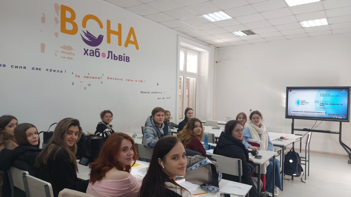 Фото із заходу