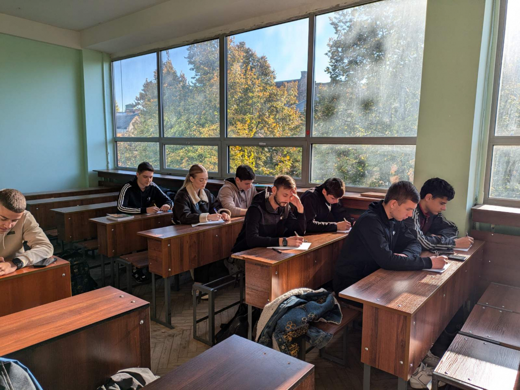 Фото із заходу