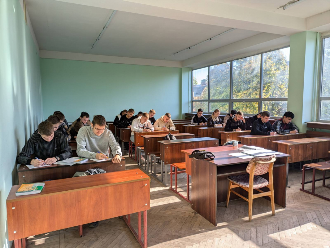 Фото із заходу