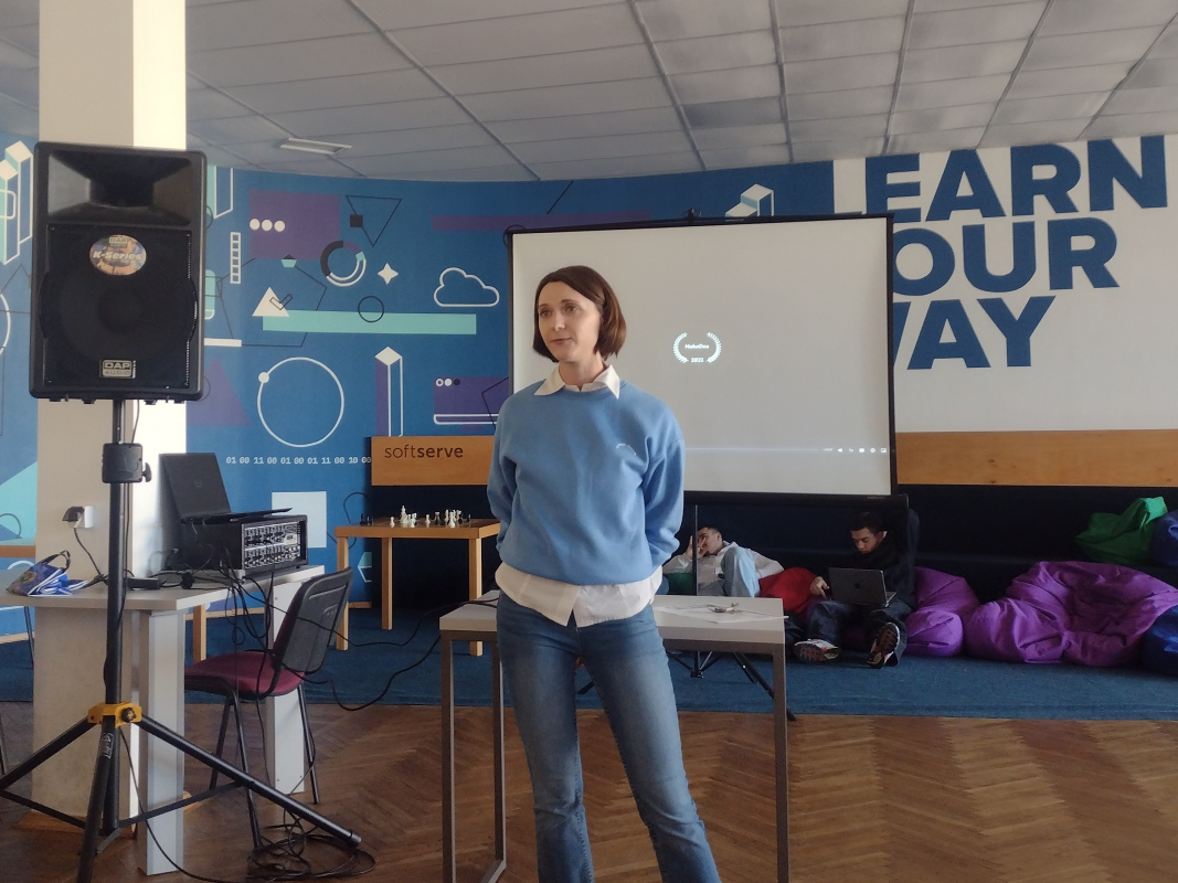 Фото із заходу