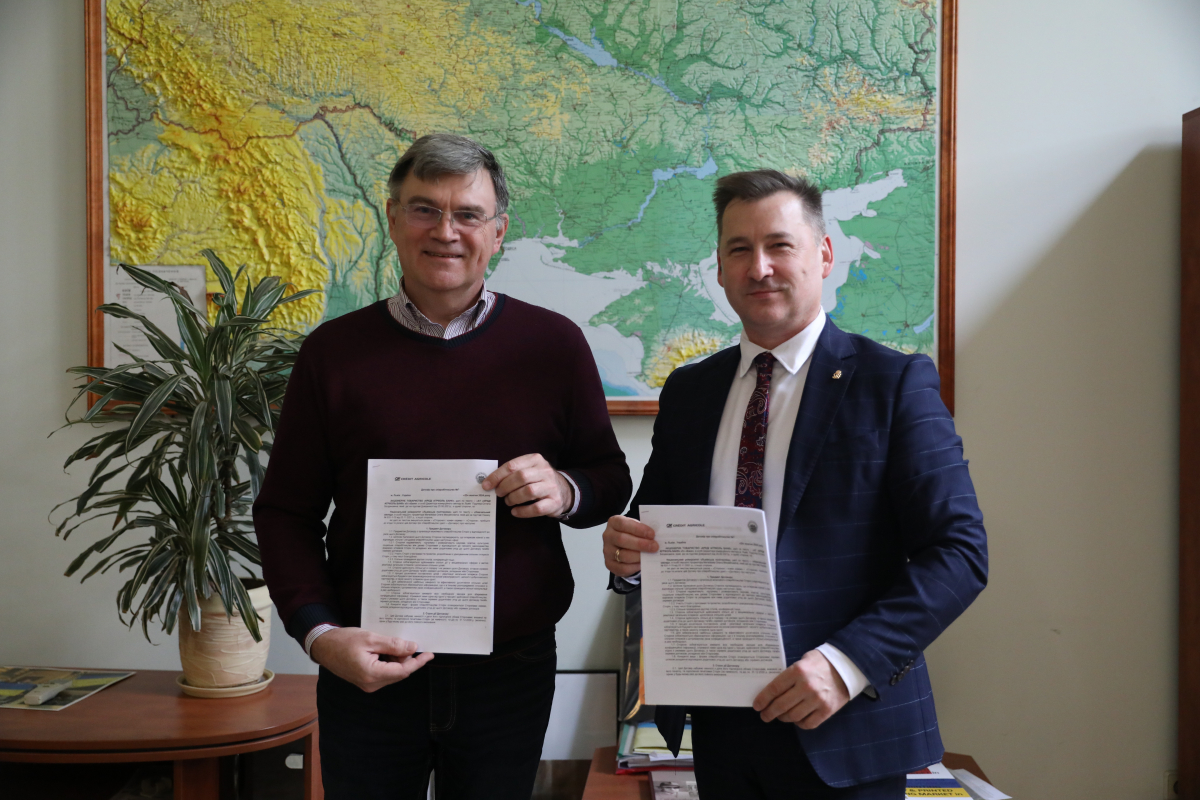 Фото з підписання меморандуму