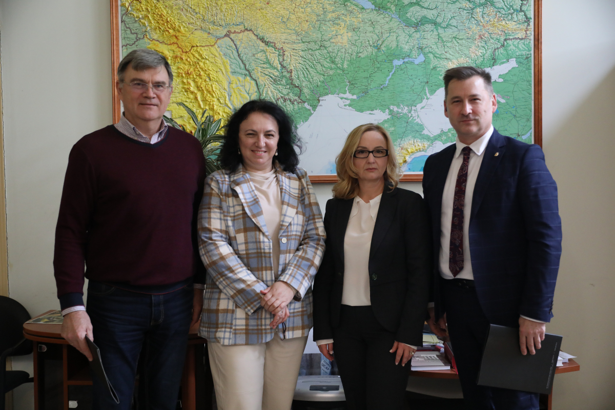 Фото з підписання меморандуму