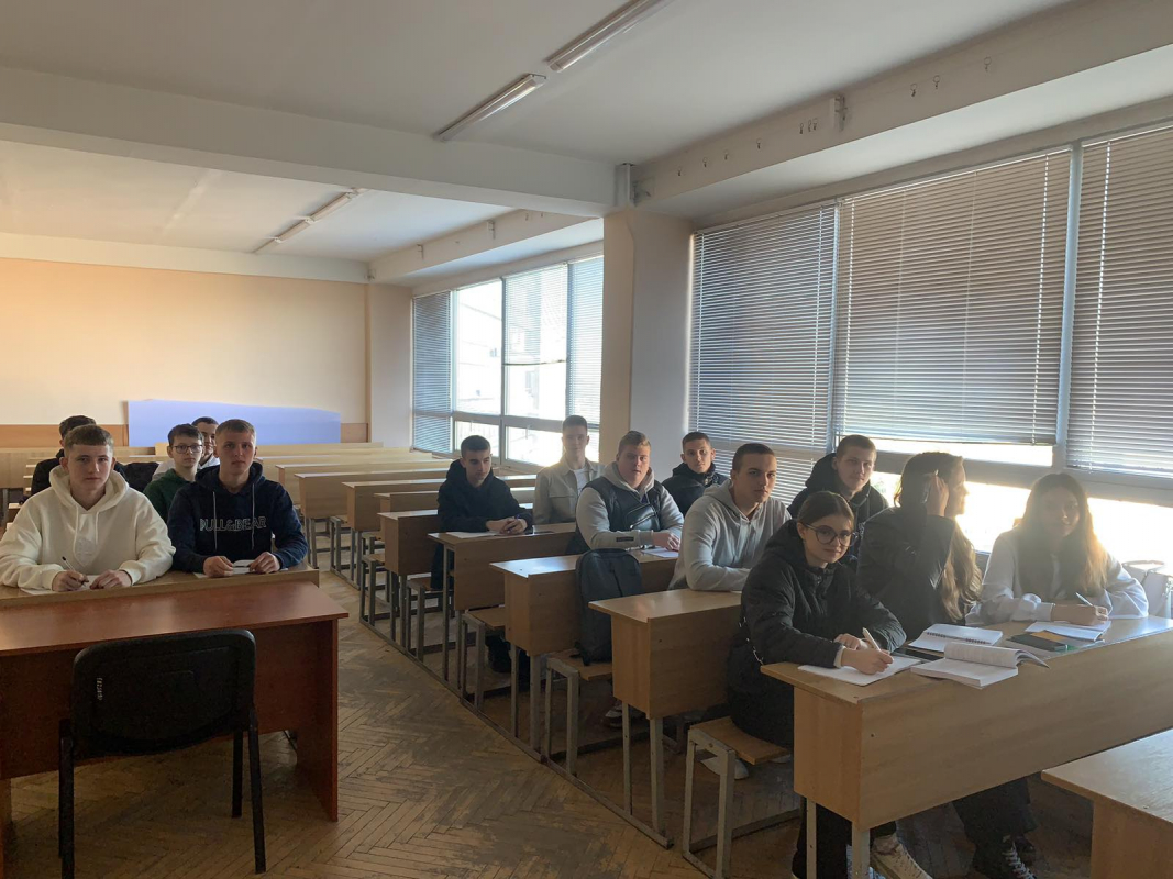 Фото із заходу