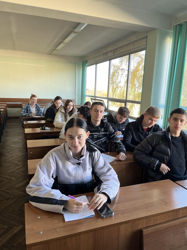 Фото із заходу