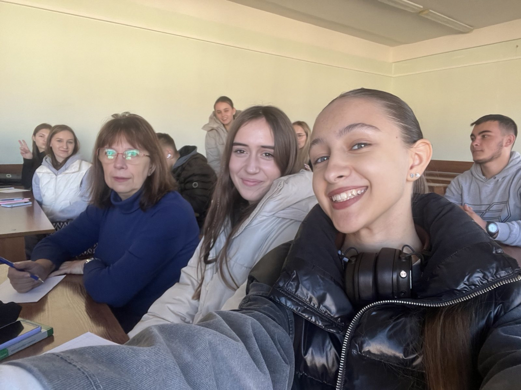 Фото із заходу