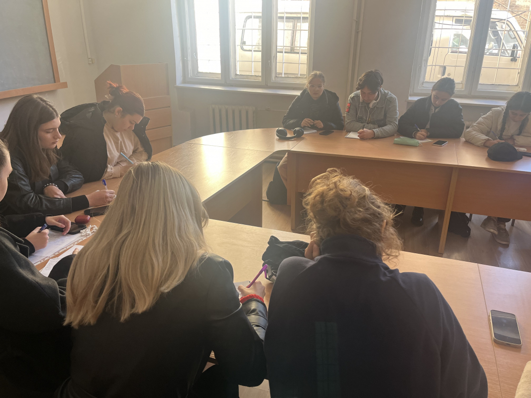 Фото із заходу