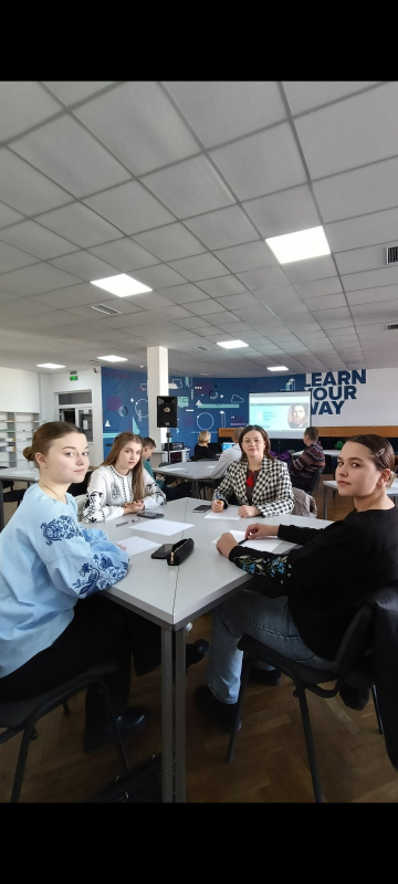 Фото із заходу