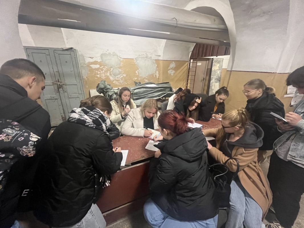 Фото із заходу