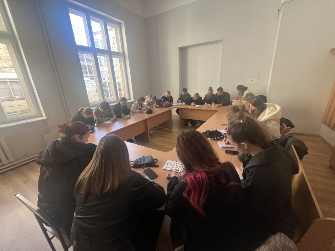 Фото із заходу