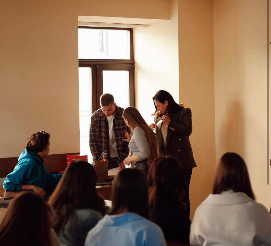 Фото із засідання клубу