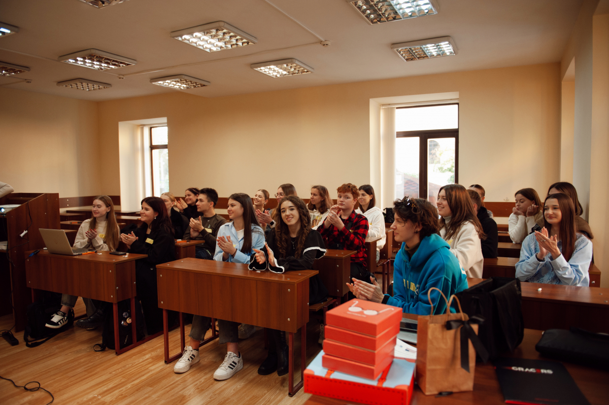 Фото із засідання клубу