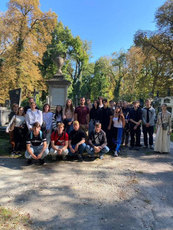 Фото з відвідин цвинтаря