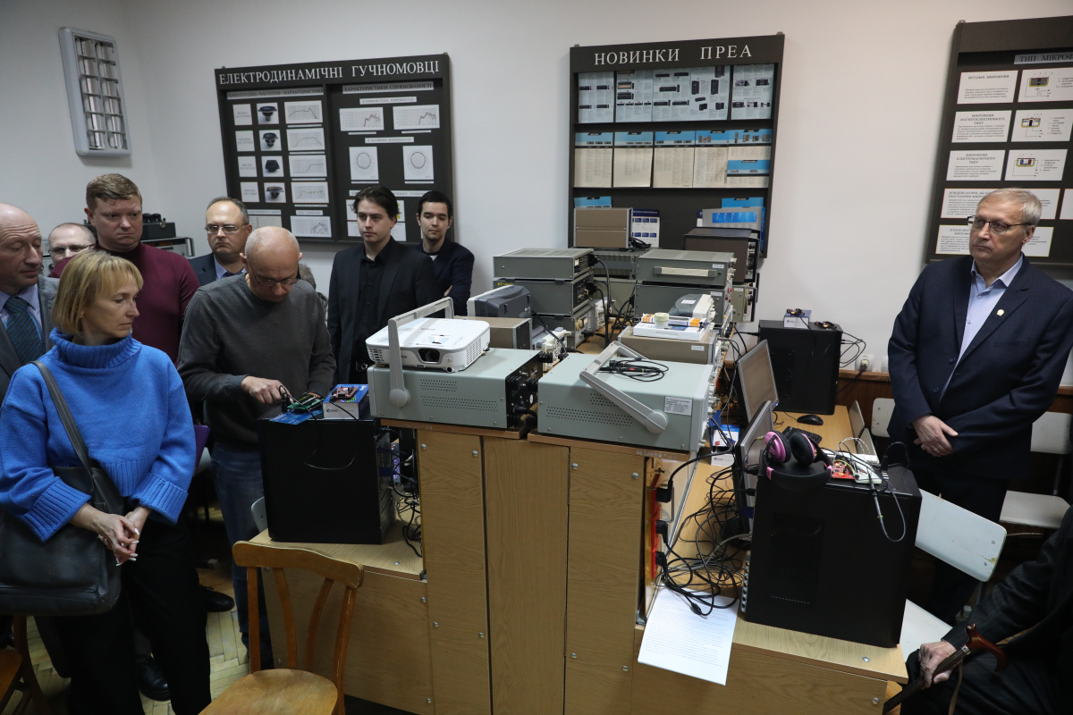 Фото з відкриття лабораторії