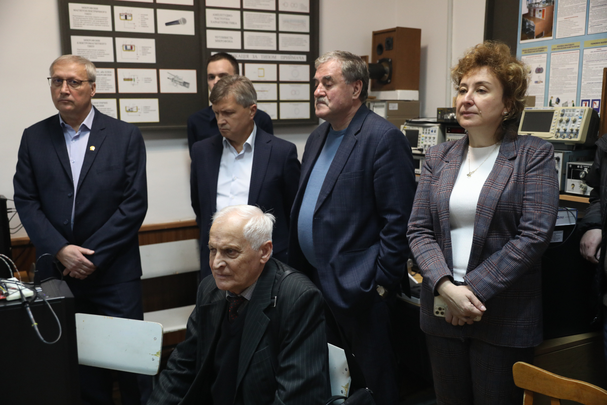 Фото з відкриття лабораторії