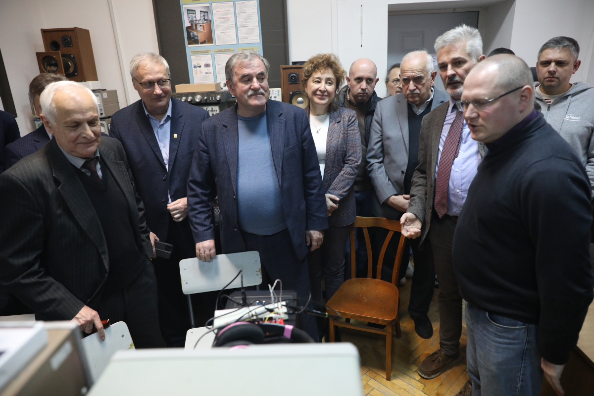 Фото з відкриття лабораторії