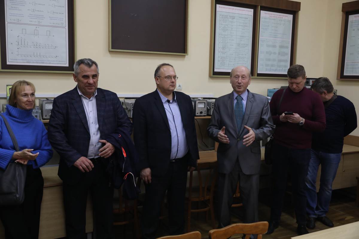 Фото з відкриття лабораторії