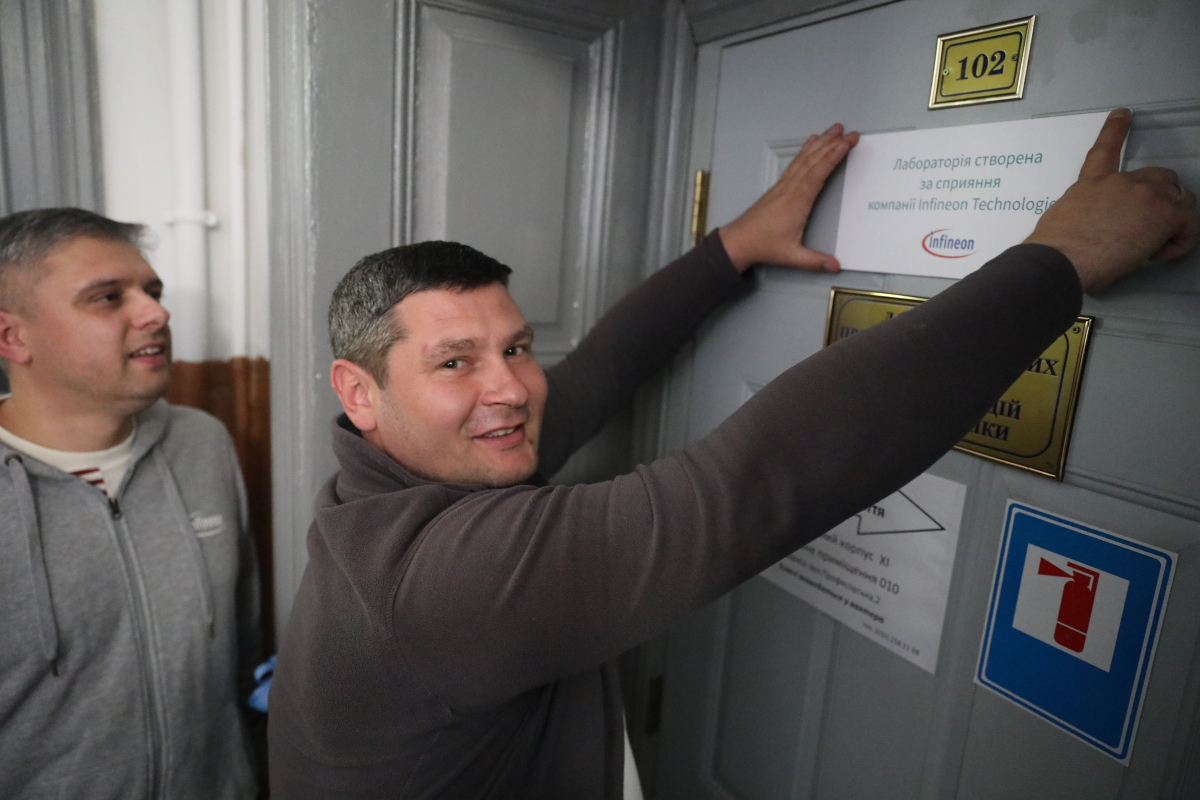 Фото з відкриття лабораторії