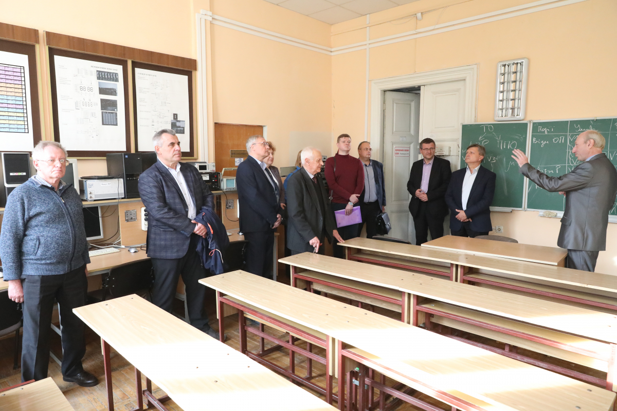 Фото з відкриття лабораторії