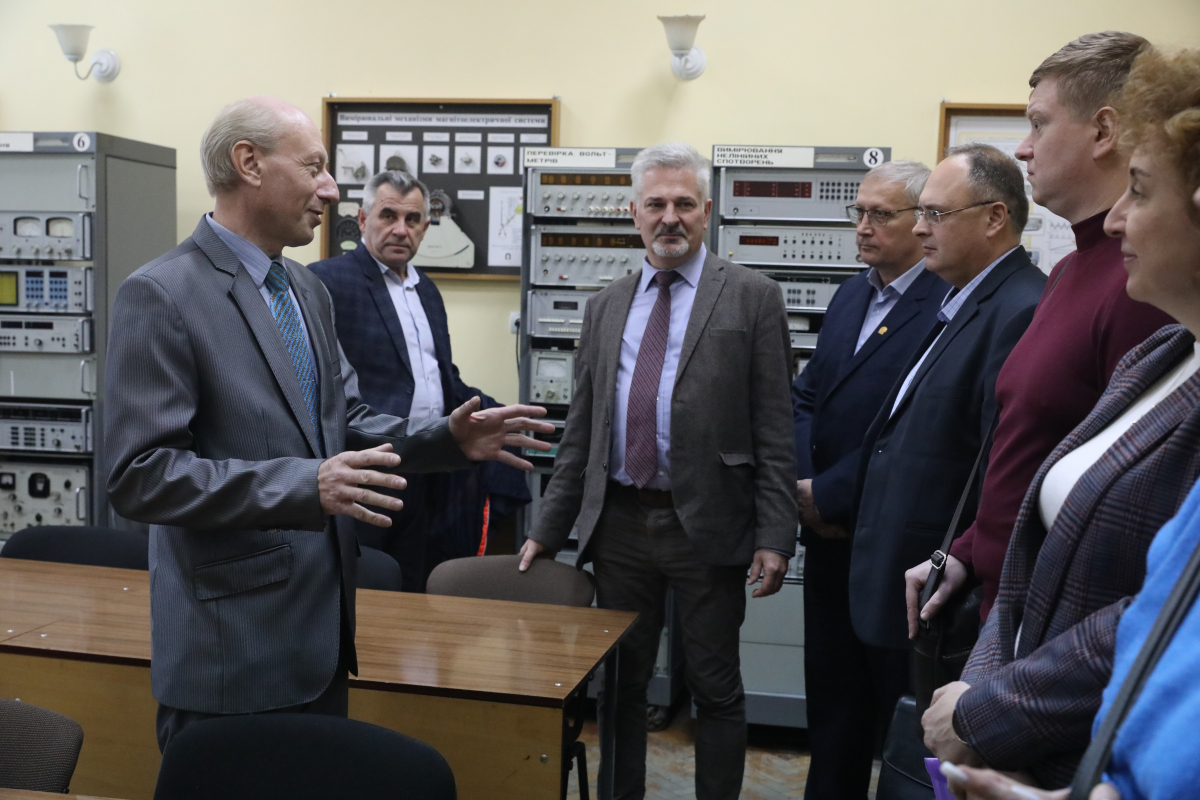 Фото з відкриття лабораторії