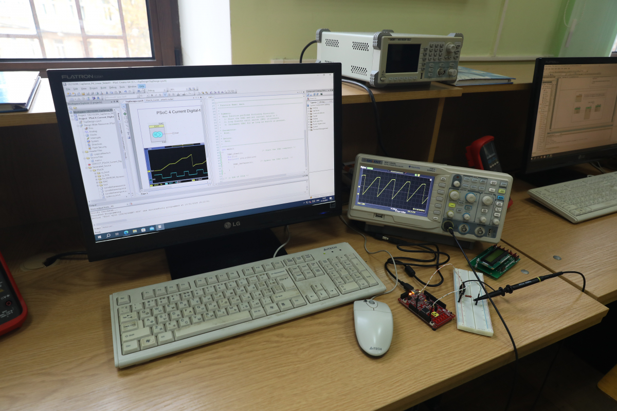 Фото з відкриття лабораторії