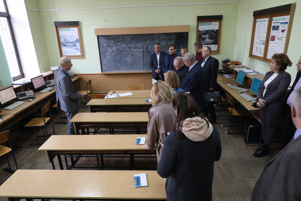 Фото з відкриття лабораторії