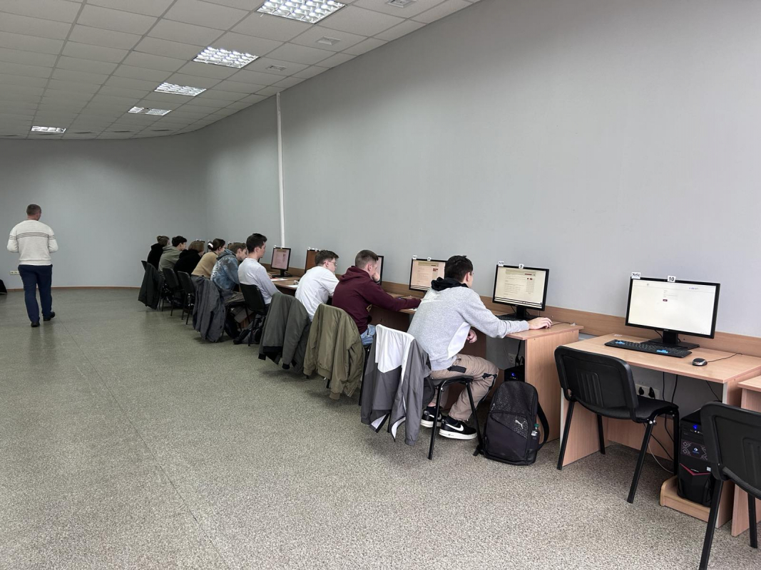 Фото із заходу