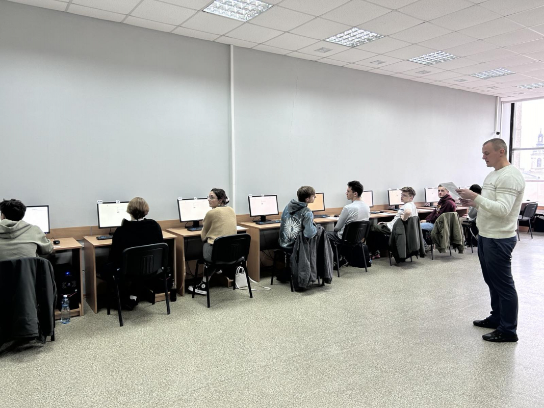 Фото із заходу