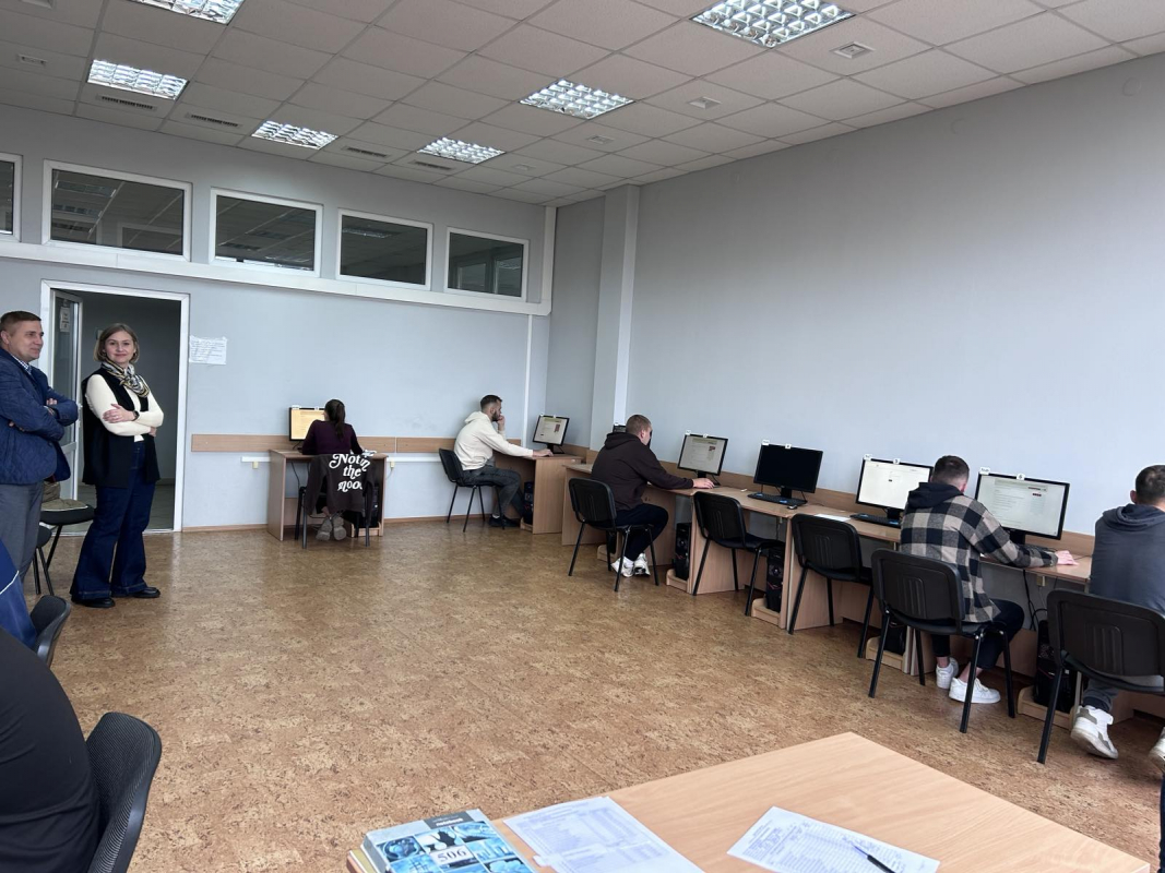 Фото із заходу