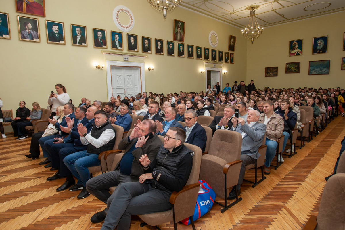 Фото з нагородження переможців