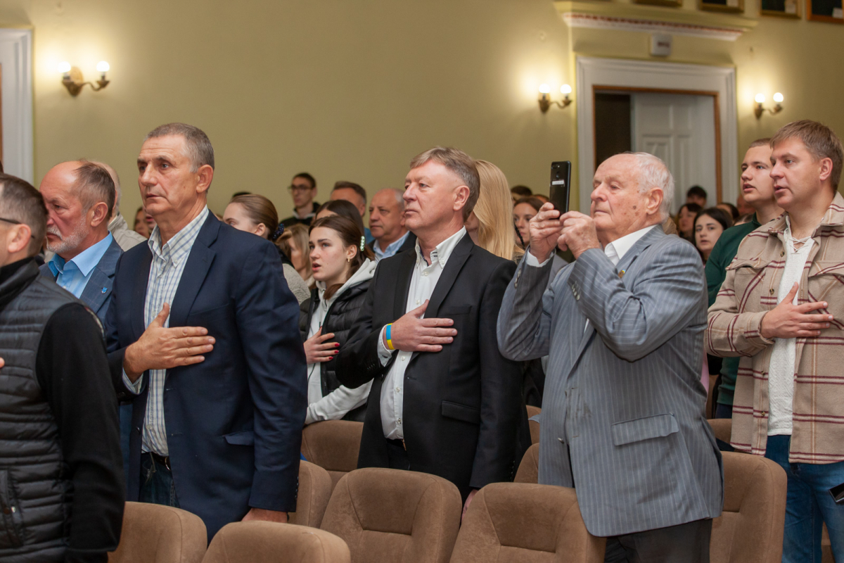 Фото з нагородження переможців