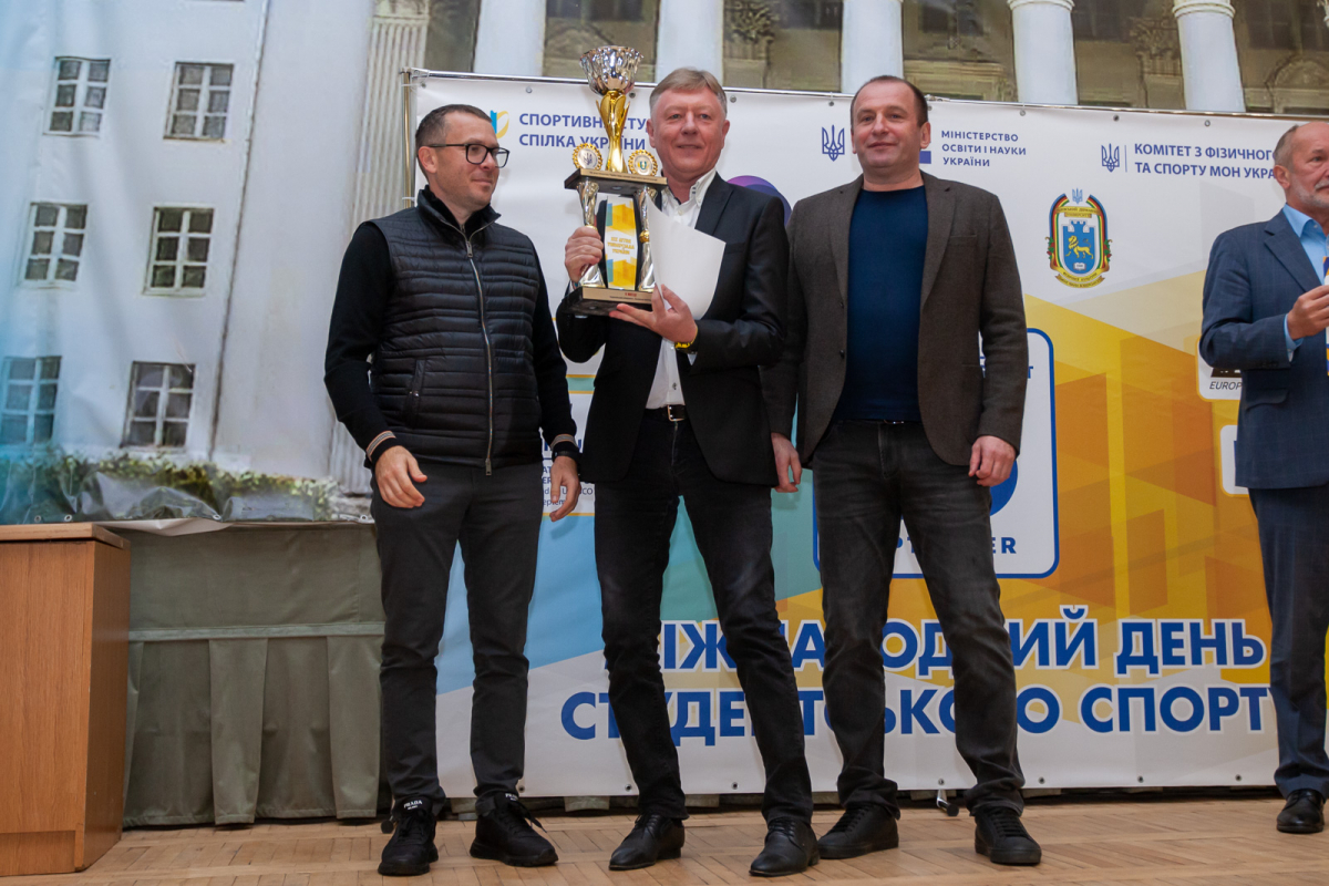 Фото з нагородження переможців