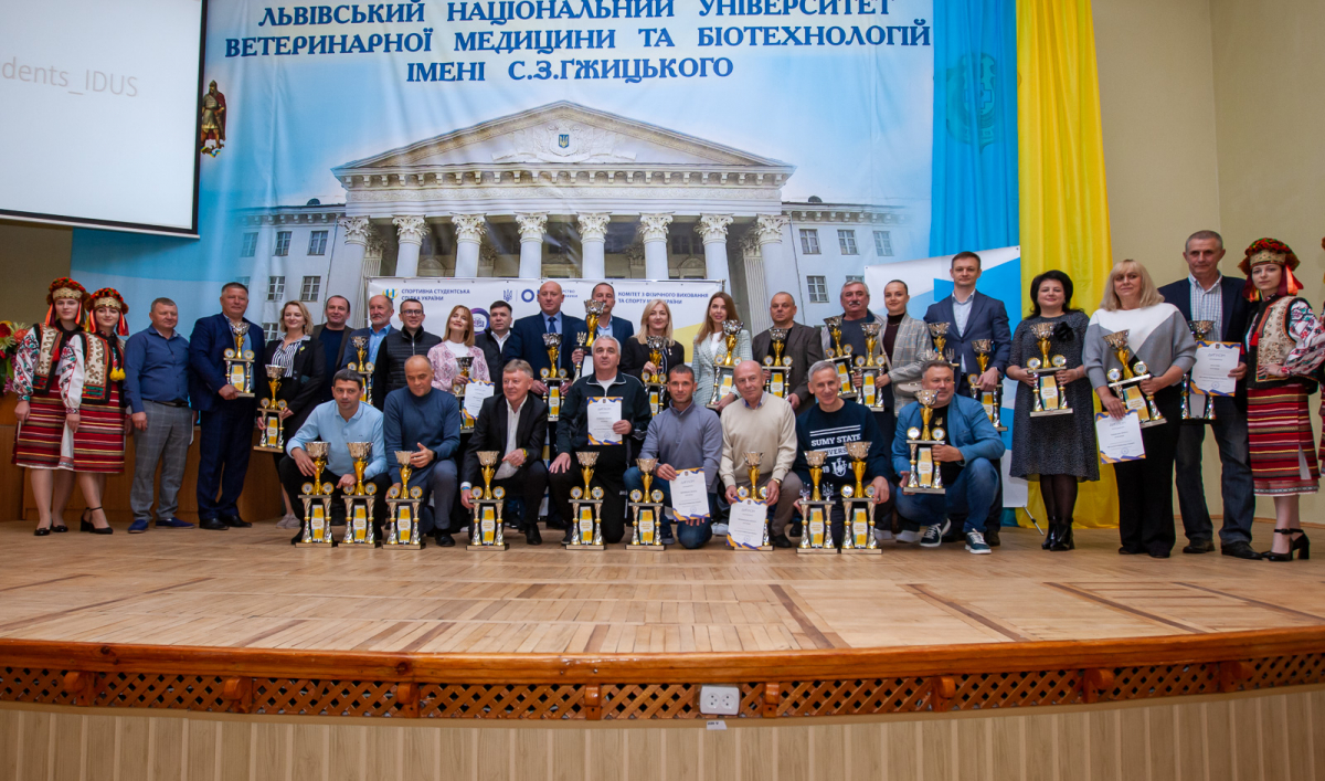 Фото з нагородження переможців