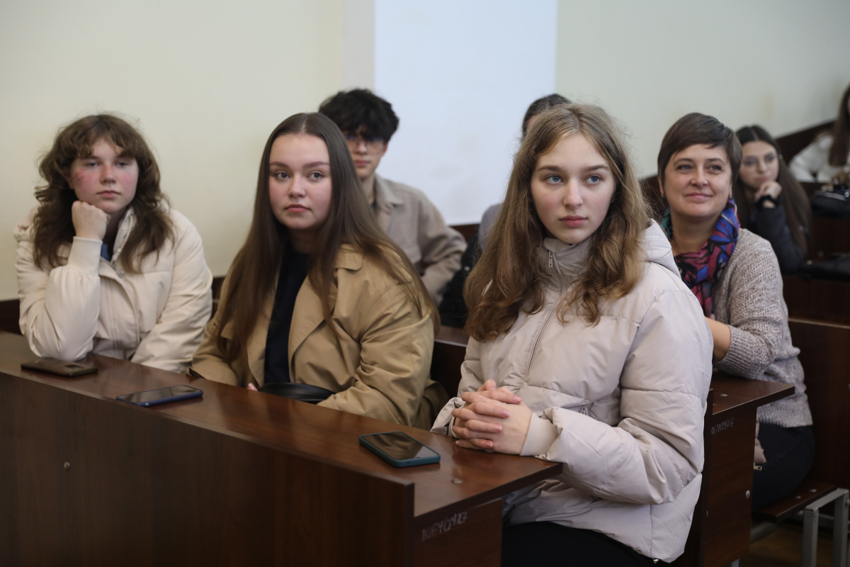 Фото з нагородження переможців конкурсу