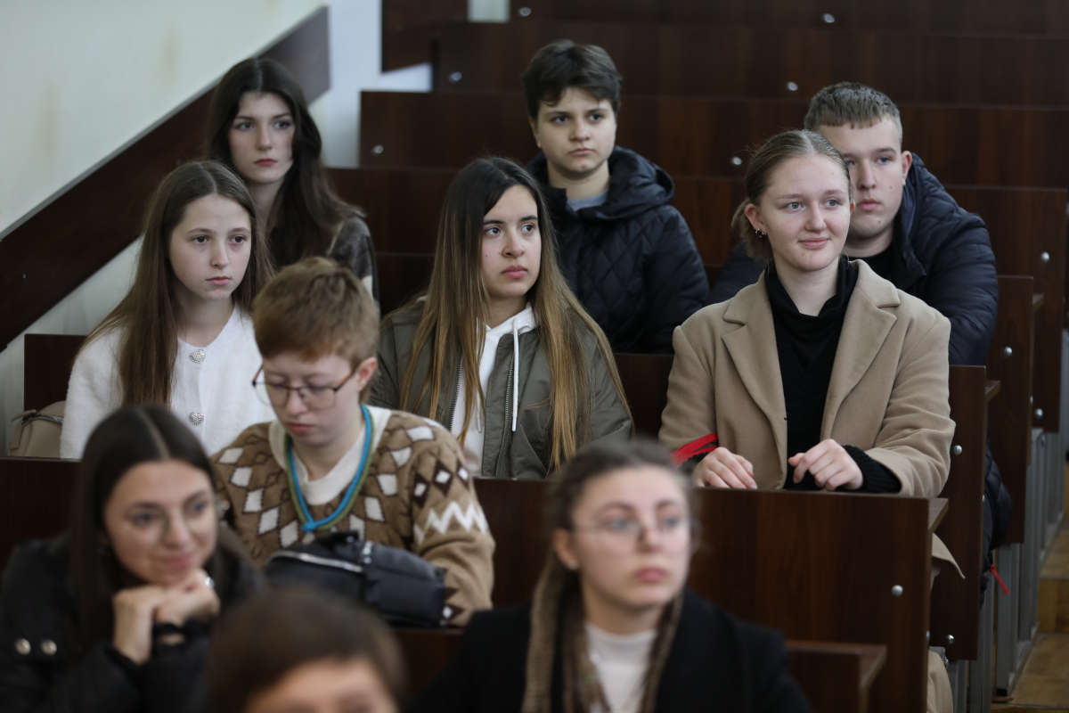 Фото з нагородження переможців конкурсу