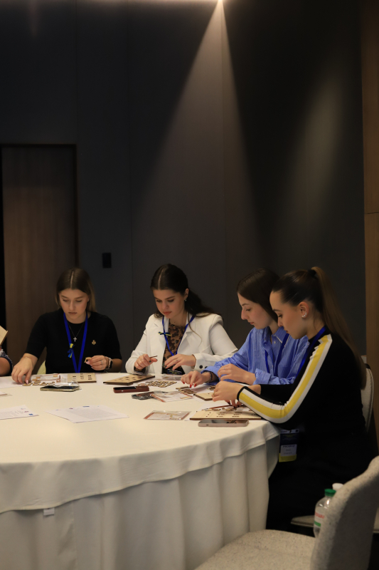 Фото із заходу