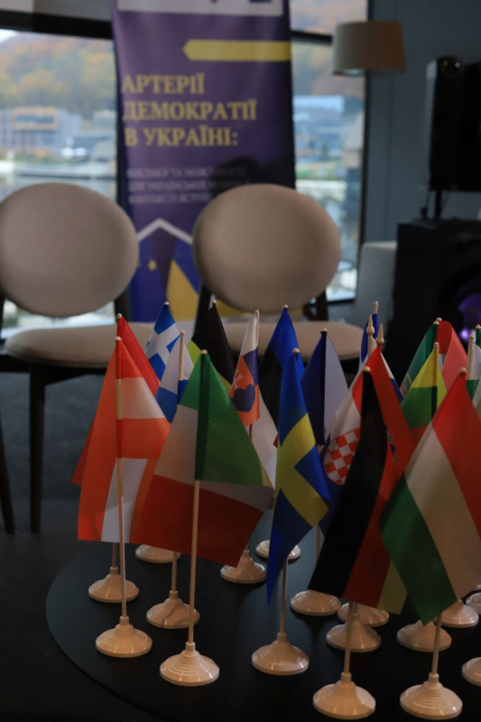 Фото із заходу