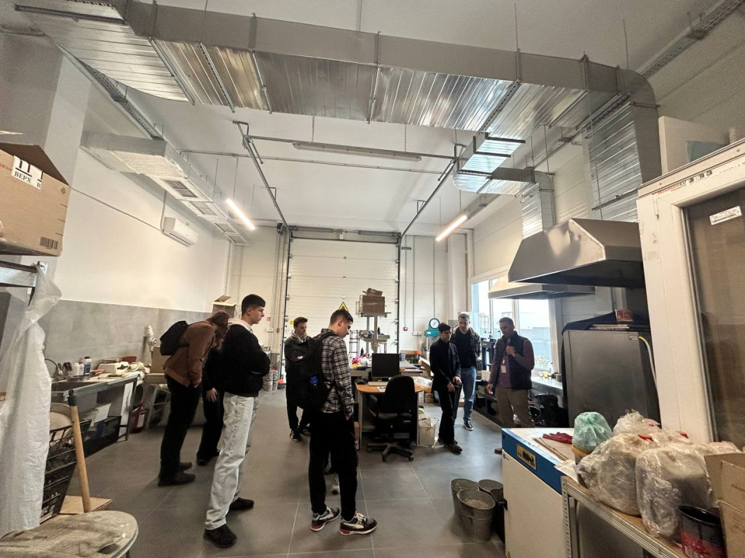 Фото з відвідин лабораторії