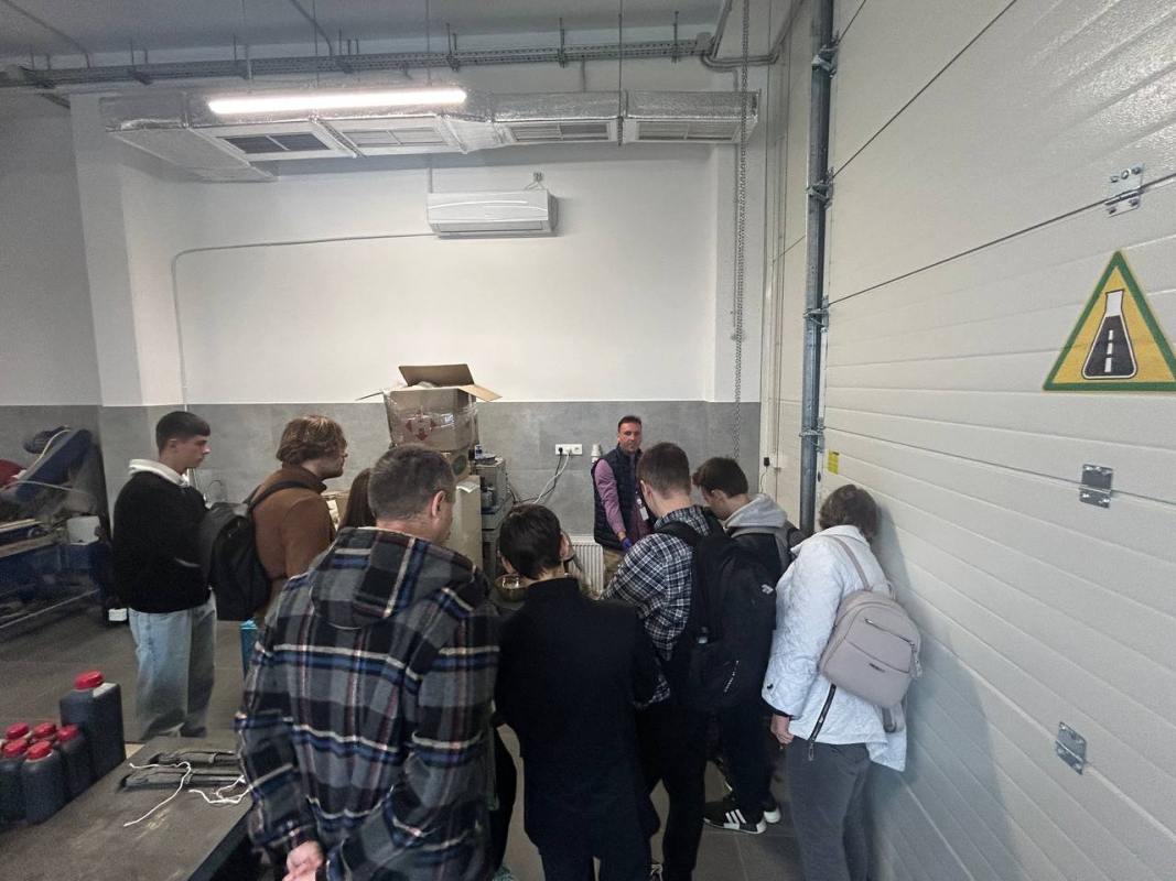 Фото з відвідин лабораторії