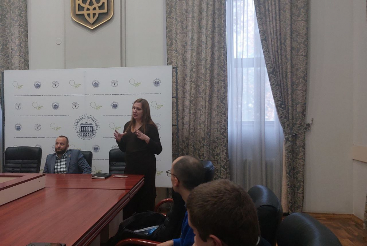 Фото із круглого столу