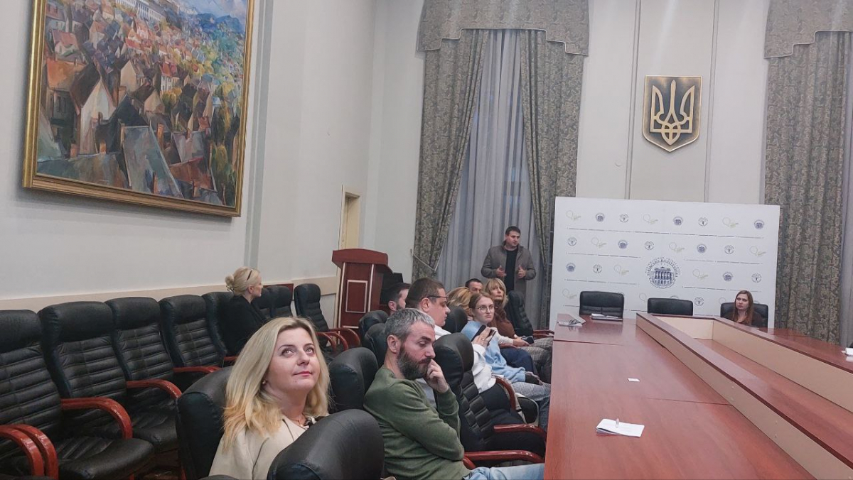 Фото із круглого столу