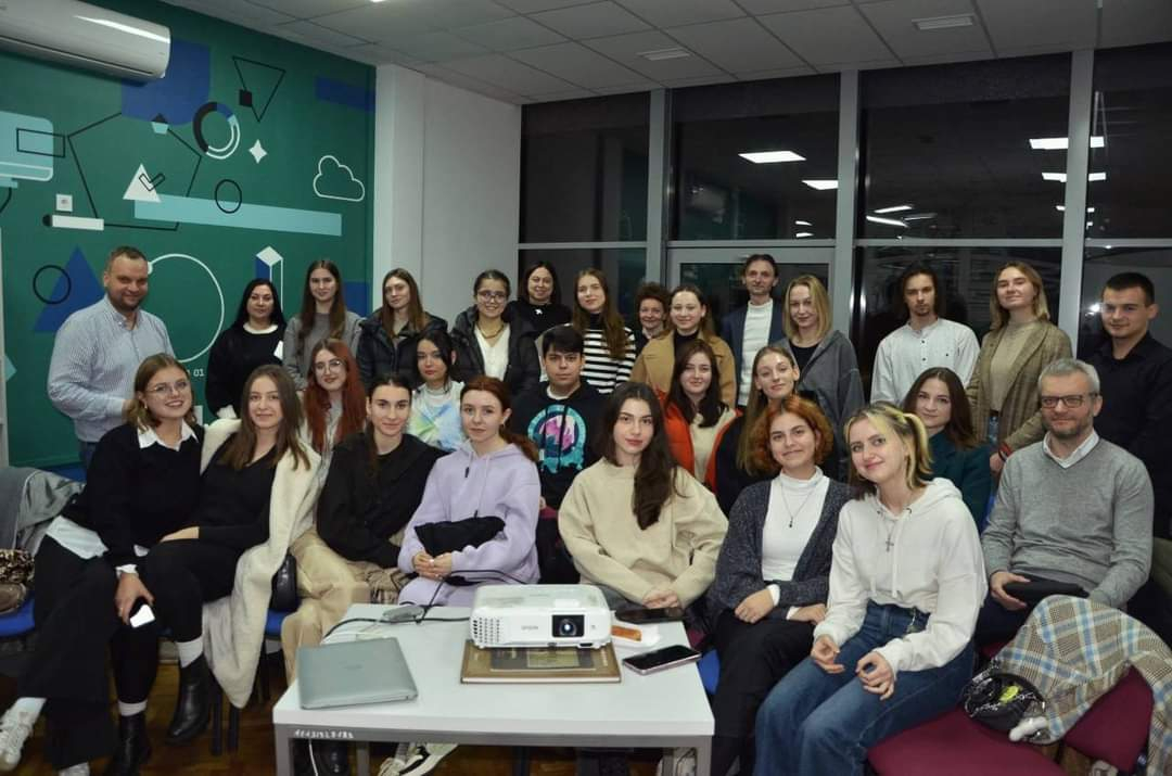 Фото із засідання клубу