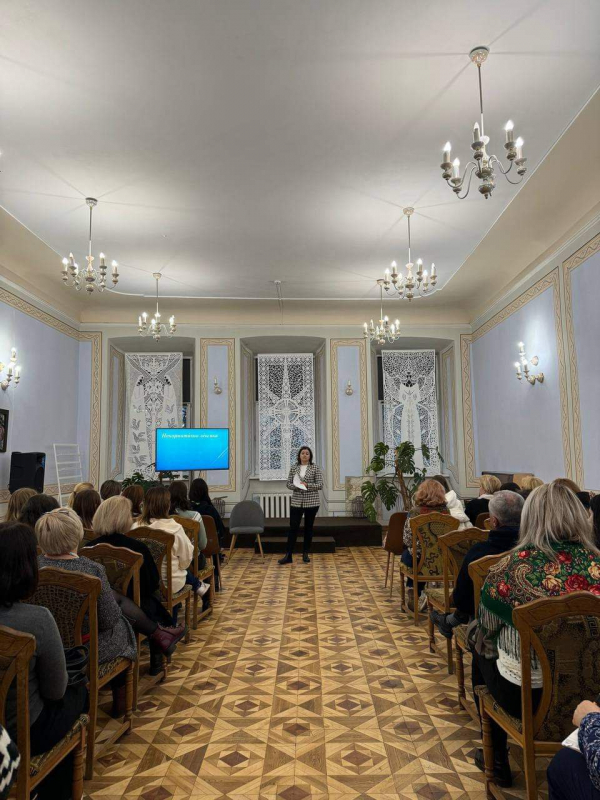 Фото із заходу