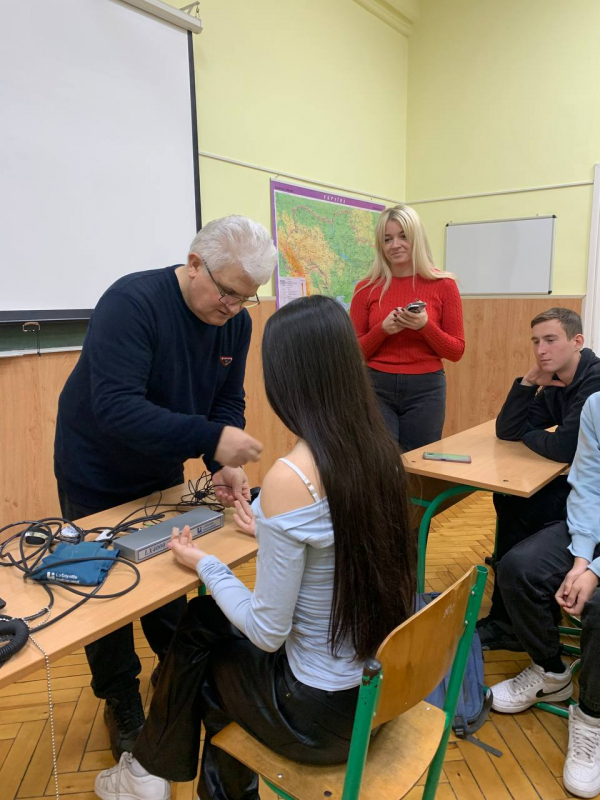 Фото із заходу