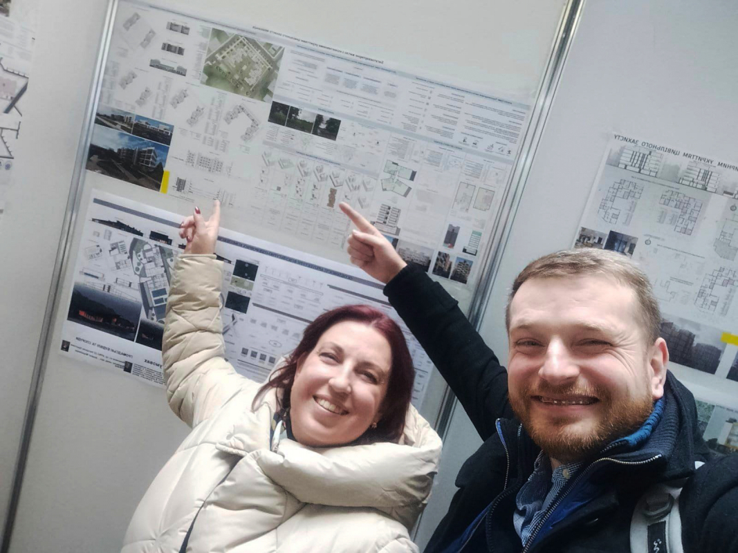 Фото із заходу