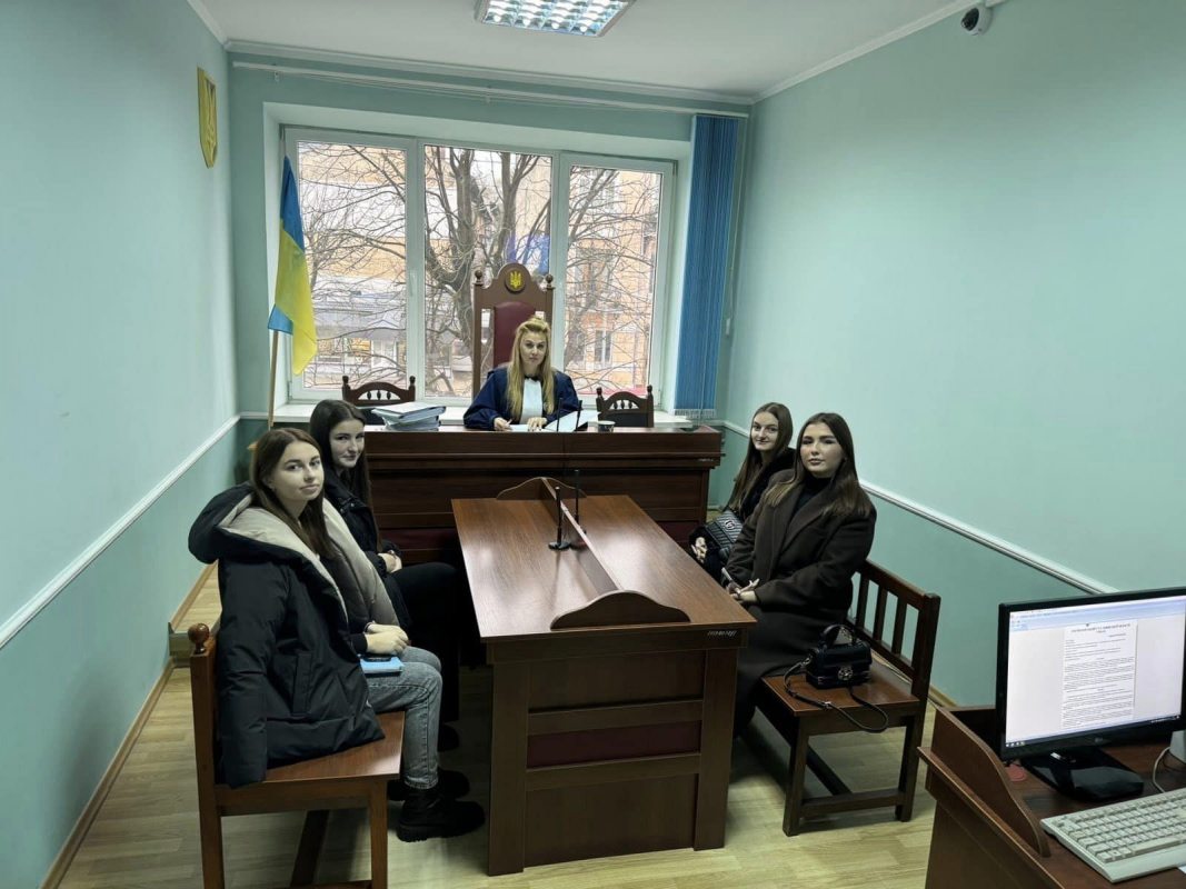 Фото з відвідин суду
