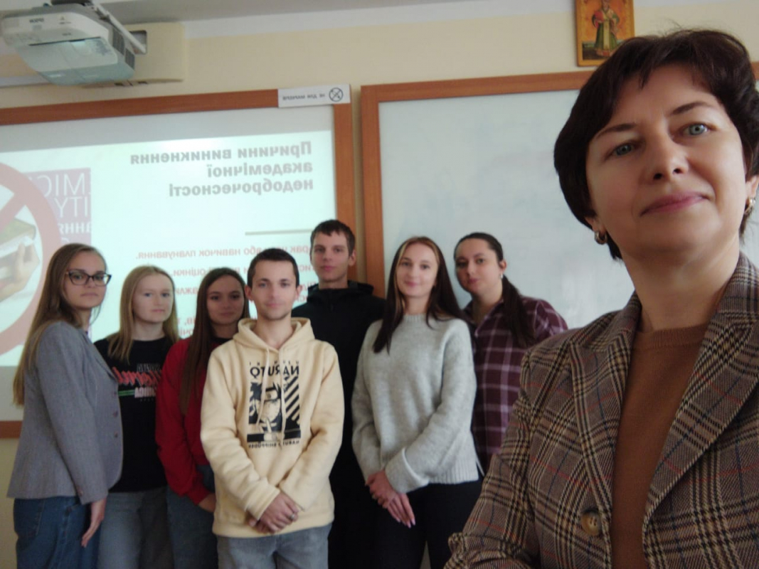 Фото із заходу